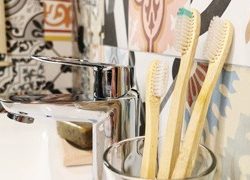 Les avantages d'une brosse à dents écologique en bambou