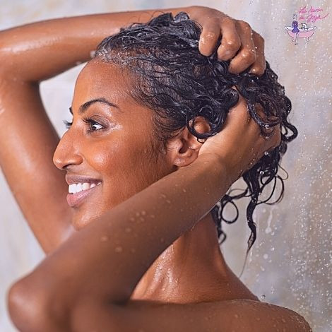 VRAI ou FAUX : la fréquence de lavage a-t-elle une incidence sur vos cheveux ?