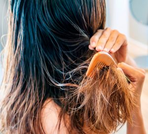 Cheveux de paille : les meilleurs soins pour cheveux secs
