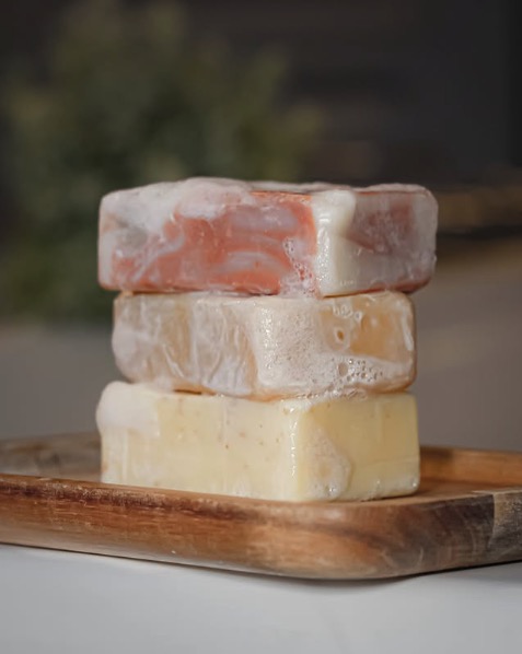 Trois savons mousseux Les Savons de Joya pour Peau qui tiraille automne SOS