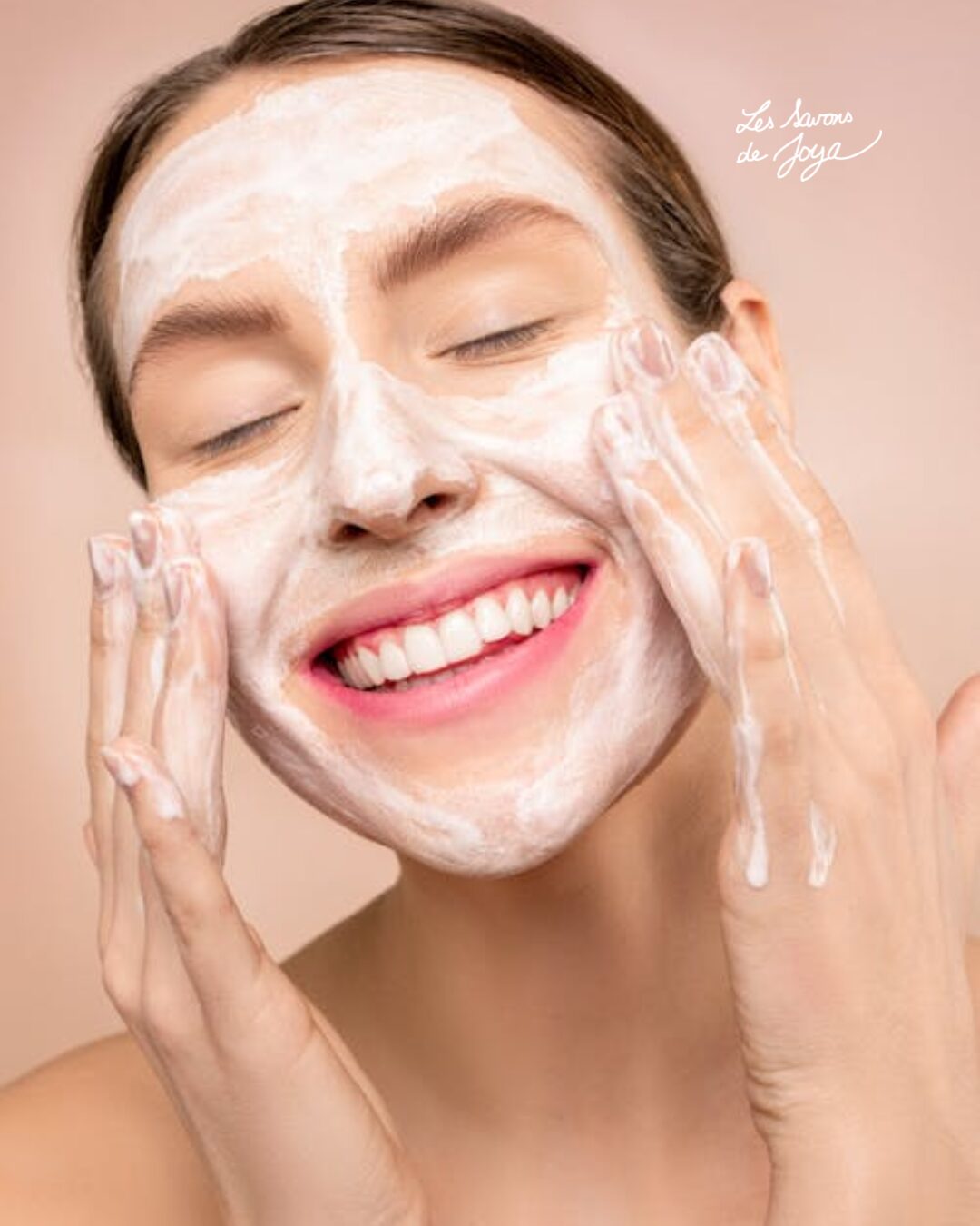 Éviter le savon sur le visage : faut-il vraiment bannir ce geste de ta routine ?