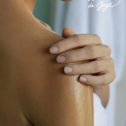 Qu’est-ce qu’une huile sèche et comment l’utiliser pour sublimer votre peau et vos cheveux ?