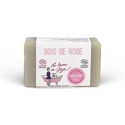 Savon artisanal parfumé au BOIS DE ROSE de la marque 'Les Savons de Joya', affichant des certifications 'COSMOS ORGANIC' et 'BIO'. Le savon est de couleur uniforme, pèse 100g, et est noté comme étant 100% d'origine naturelle.