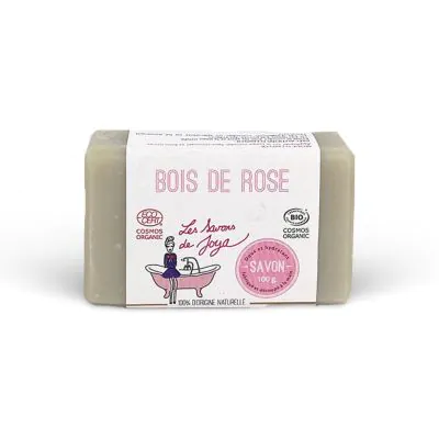 Savon artisanal parfumé au BOIS DE ROSE de la marque 'Les Savons de Joya', affichant des certifications 'COSMOS ORGANIC' et 'BIO'. Le savon est de couleur uniforme, pèse 100g, et est noté comme étant 100% d'origine naturelle.