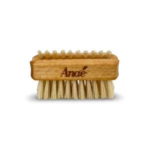 Brosse à ongle de voyage.